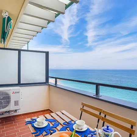 Apartment La Casa Del Mare Di Ginni E Virgi