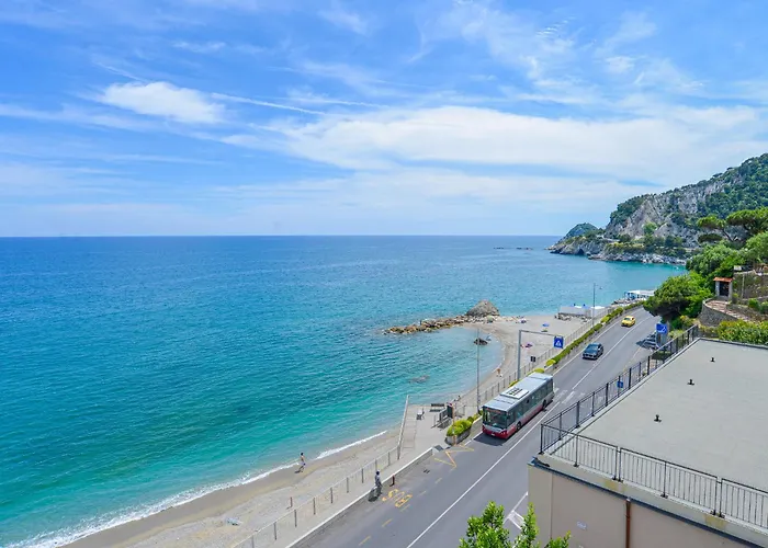 La Casa Del Mare Di Ginni E Virgi By World Bergeggi